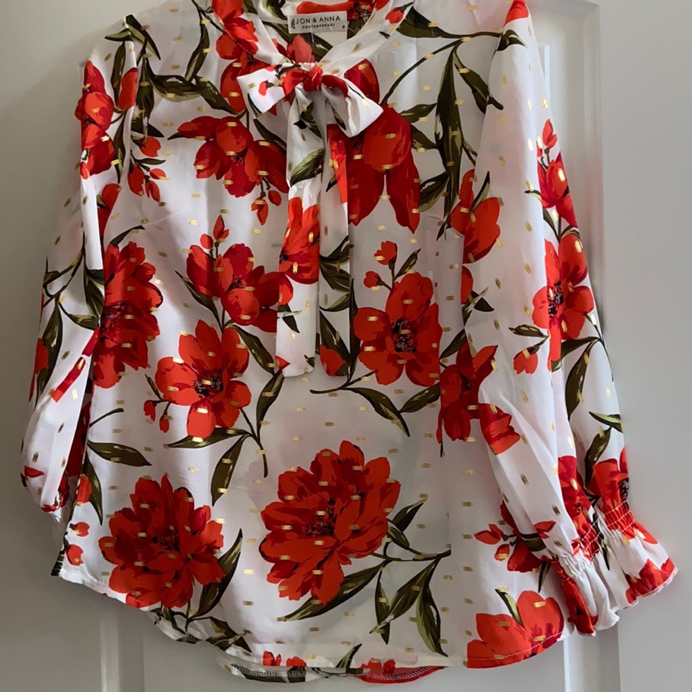 JON & ANNA floral top in size S NWT